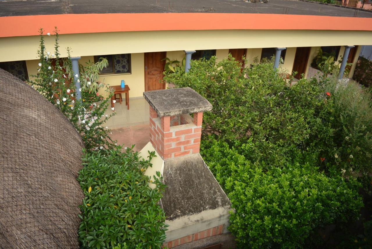 Bed and Breakfast Chez Sabine Abomey Экстерьер фото